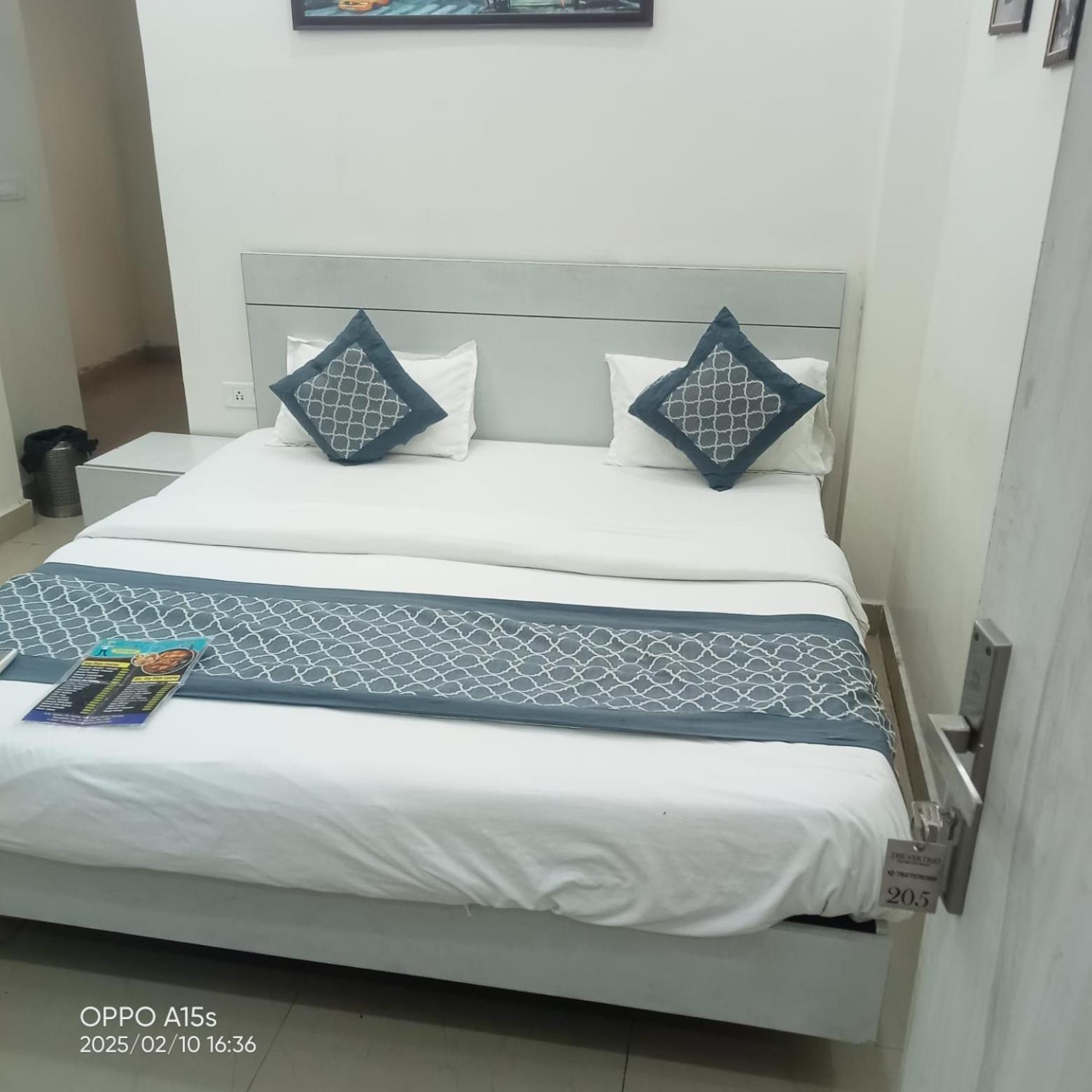 Hotel The Vertigo By Boom Rooms Noida Exterior photo